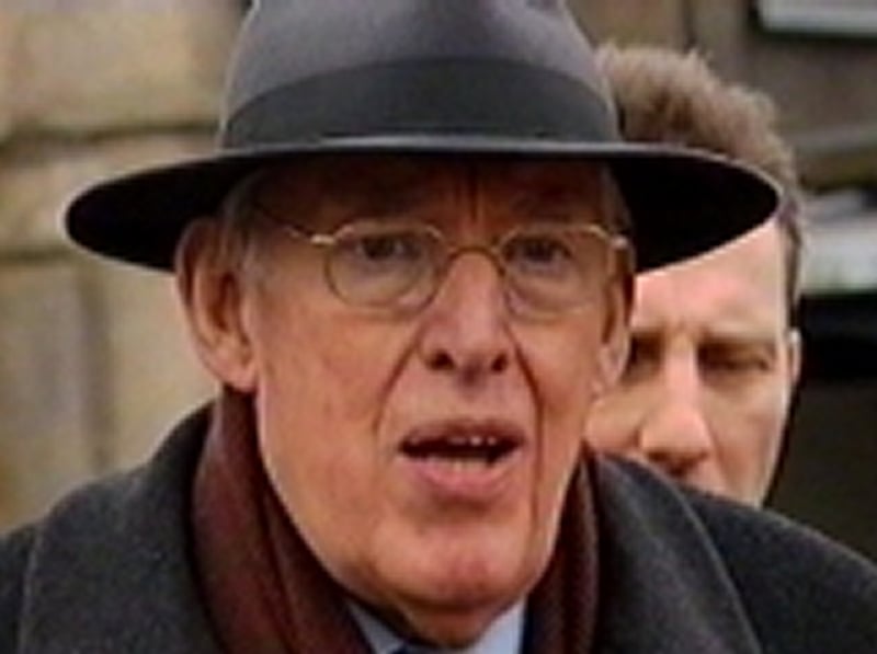 Ian Paisley - To step down