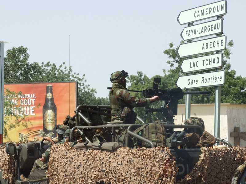 Chad - Irish troops potecting refugees