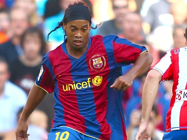 Ronaldinho's move to Milan is still on the cards