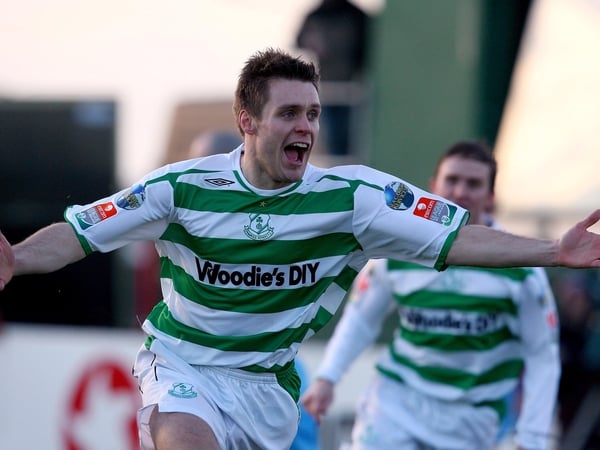 Alan Murphy celebrates putting the Hoops ahead
