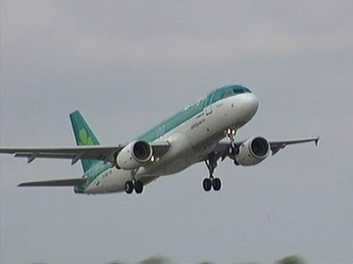 Aer Lingus - Plane returns to Dublin