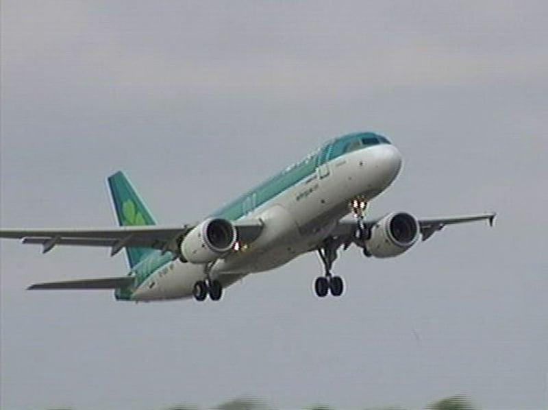 Aer Lingus - Plane returns to Dublin