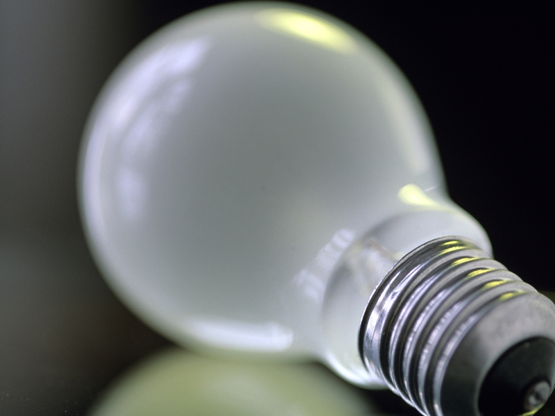 Lightbulbs - EU plan would see end to incandescent bulbs by 2012
