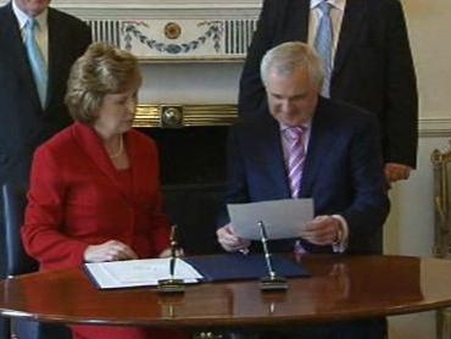 President McAleese dissolves the Dáil, which officially started the long-awaited 2007 election