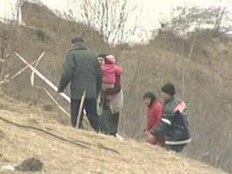 Russia - Sect members barricaded into cave