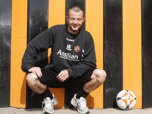 Ireland's Noel Hunt headed United 2-1 in front in 51 minutes