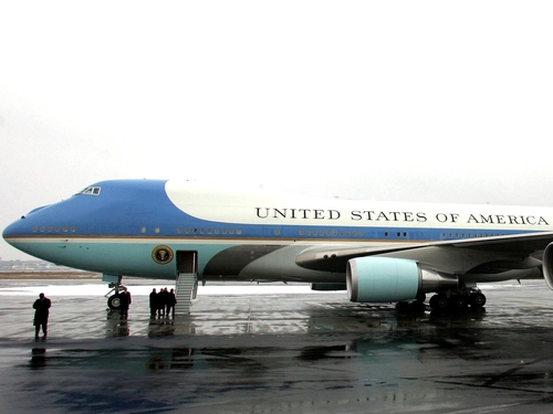 Air Force One - Bush will not land at Shannon