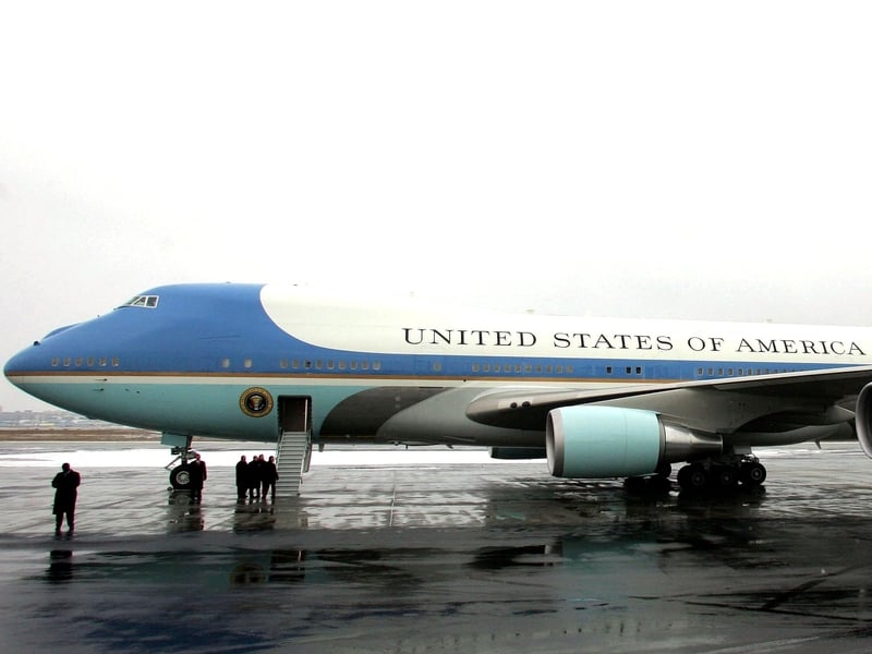 Air Force One - Bush will not land at Shannon