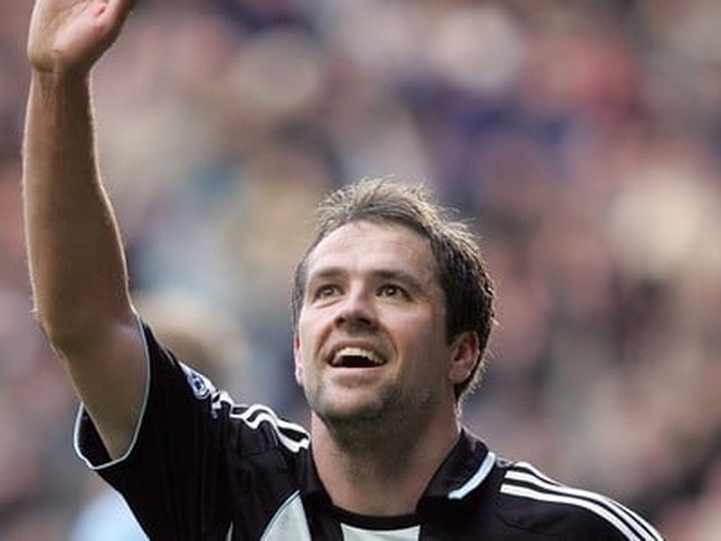 Newcastle United's Michael Owen has been offered a new three year deal and improved salary by the Tyneside club