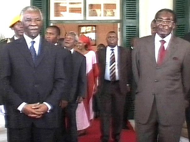 Mbeki &amp; Mugabe - Holding talks