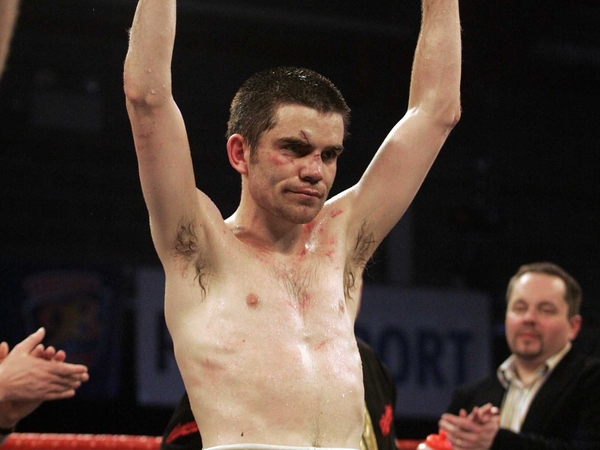 Bernard Dunne takes on Argentina' Damian Marchiano in Dublin on 12 July