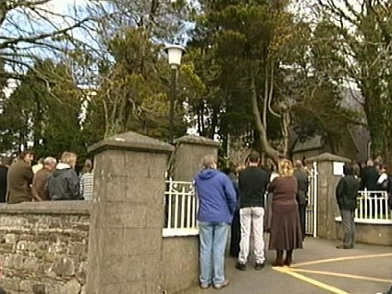 Funeral - Hundreds in attendance