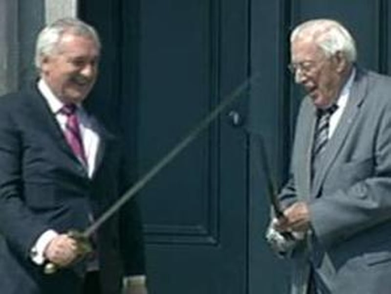 Bertie Ahern &amp; Ian Paisley - Disagreement over devolution of justice powers