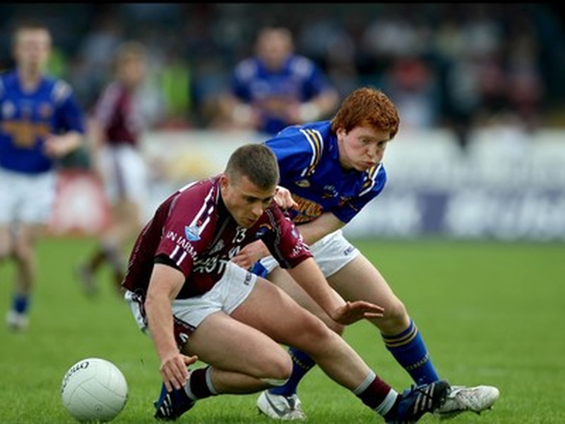 Westmeath's Alan Mangan and Longford's Paul Kelly challenge for the ball
