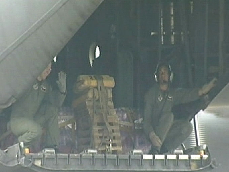 Burma - US aid flight permitted to land