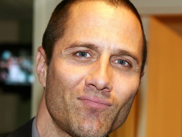 Estes - To star in 90210