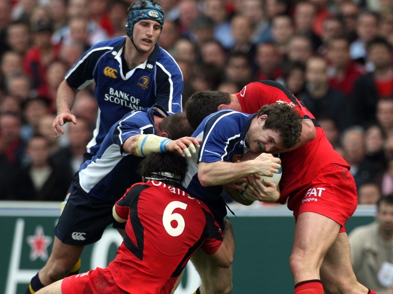 Gordon D'Arcy charges at the Toulouse defence in 2006