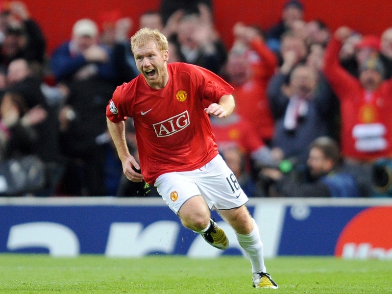 Paul Scholes grabbed the only goal of the game as Manchester United opened their Champions League campaign with a win