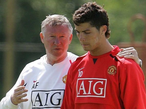 Manchester United are in talks to find a sponsor to replace AIG