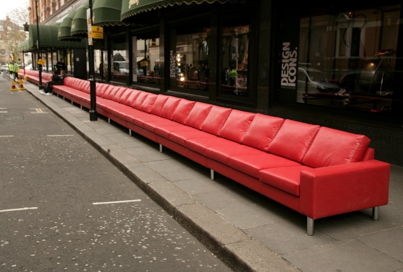 World's longest sofa - Settles down in Dublin this weekend