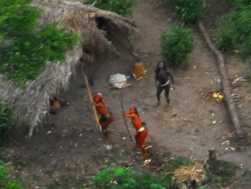 Brazil - Rare photos capture an uncontacted South American tribe - Photo: Gleison Miranda/FUNAI