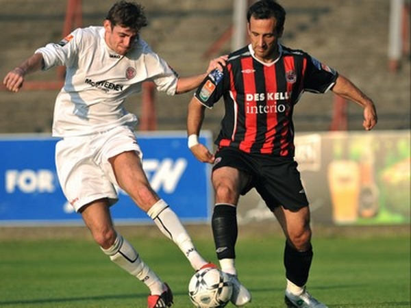 Chris Butler, Sligo Rovers, in action against Neale Fenn, Bohemians