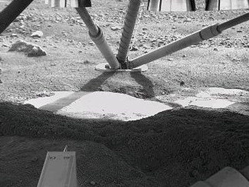 Mars - Has lander found ice?