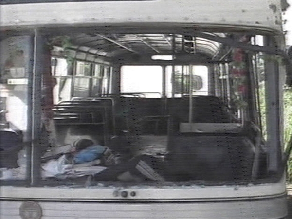 Sri Lanka - 21 dead in roadside blast