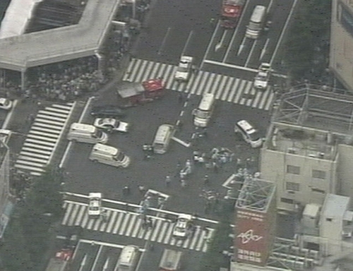Tokyo - Earthquake shakes buildings