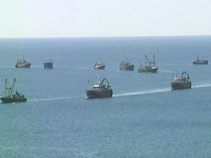 Cork - Fishermen blockade ports