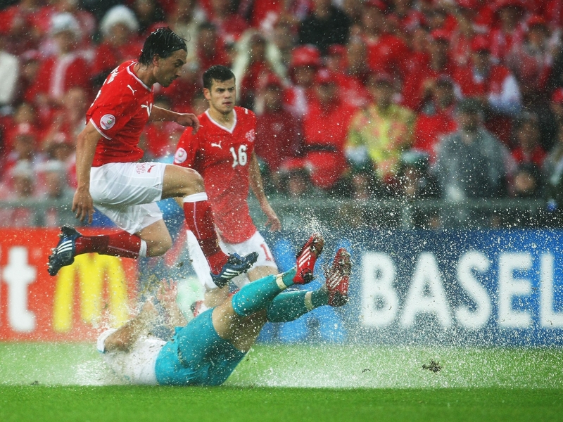 Hakan Yakin's late miss was to cost the Swiss dear