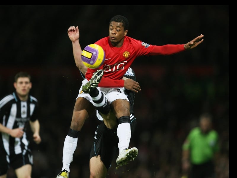Patrice Evra has agreed a new four-year deal with Manchester United