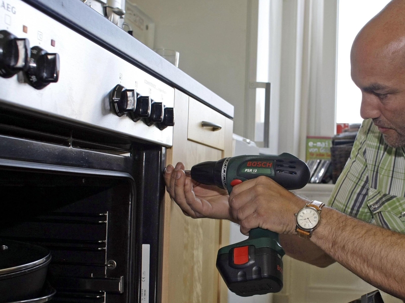 Electricians - Dispute over cost-of-living pay rise