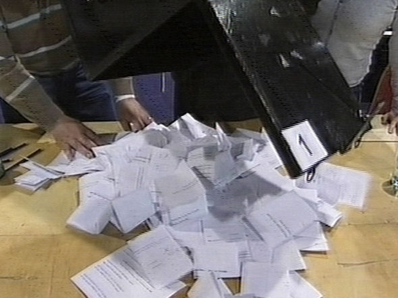 Poll - Modified treaty would be carried