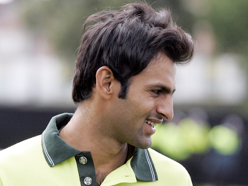 Shoaib Malik and Pakistan pounded Australia in a Twenty20 international today