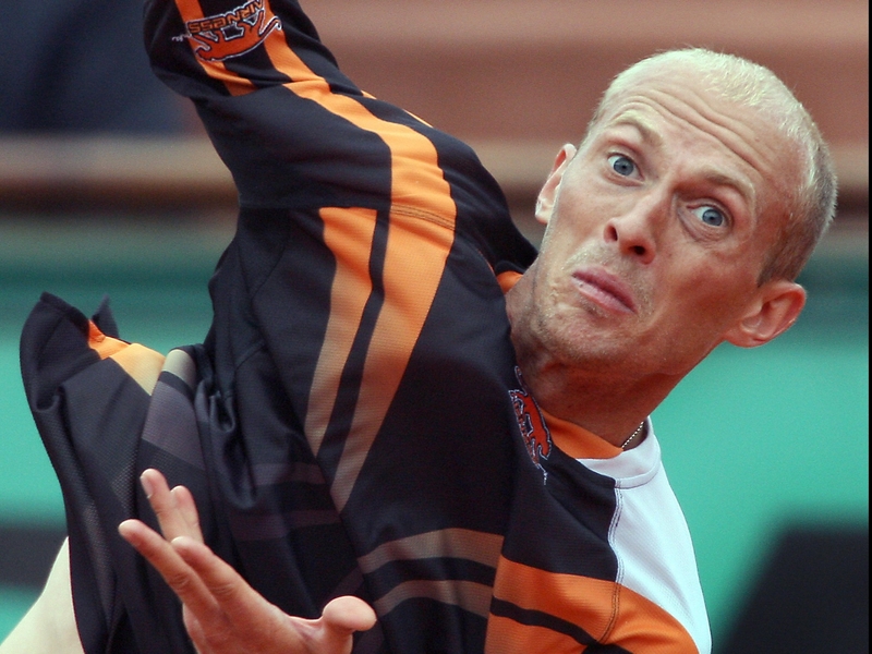 Nikolay Davydenko overpowered Rafael Nadal in London