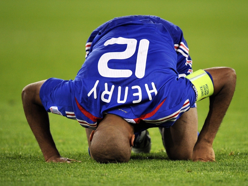 Thierry Henry deflected Daniele Di Rossi's free-kick into his own net to give Italy a 2-0 lead