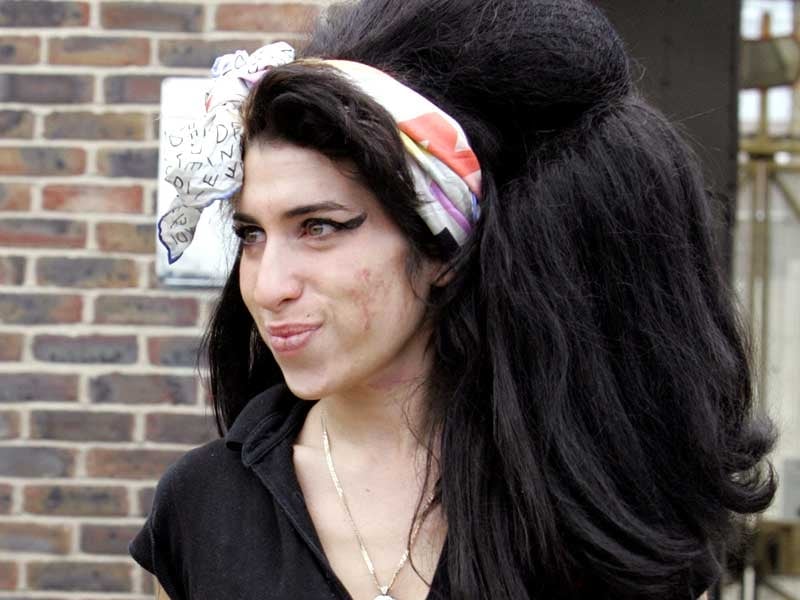 Winehouse - Criticises X-Factor judges