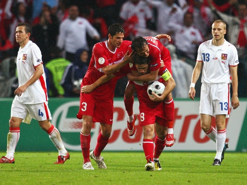 Nihat Kahveci's two late goals against the Czech Republic sent Turkey into the quarter-final