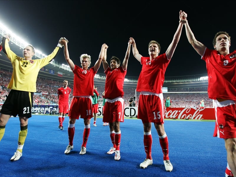 The Austrian team acknowledge their fans