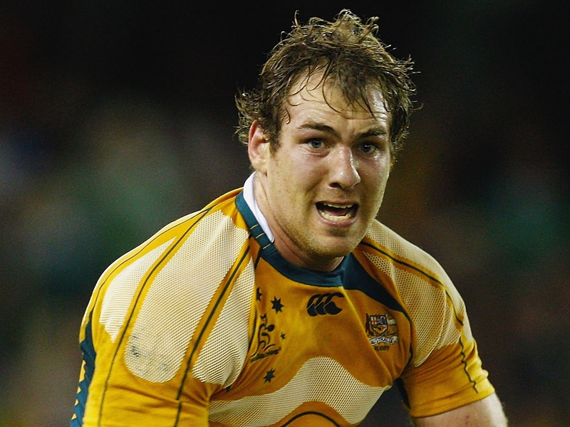 Rocky Elsom could do nothing to stop Australia slumping to a heavy defeat