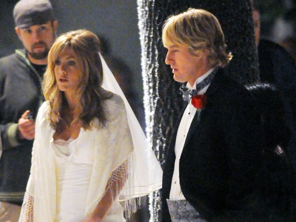 Marley and Me - Anniston and Wilson pictured on set