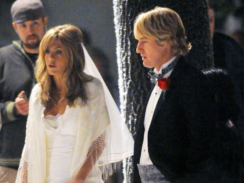 Marley and Me - Anniston and Wilson pictured on set