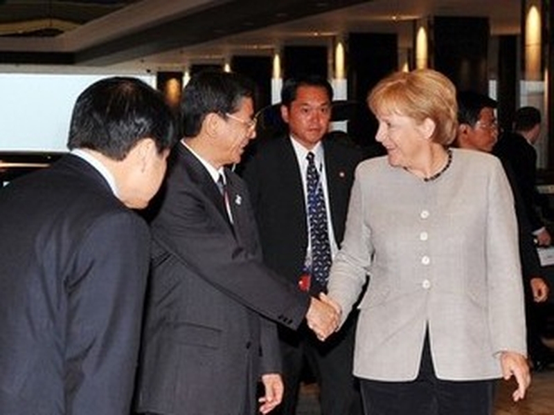 G8 summit - Action urged on high prices