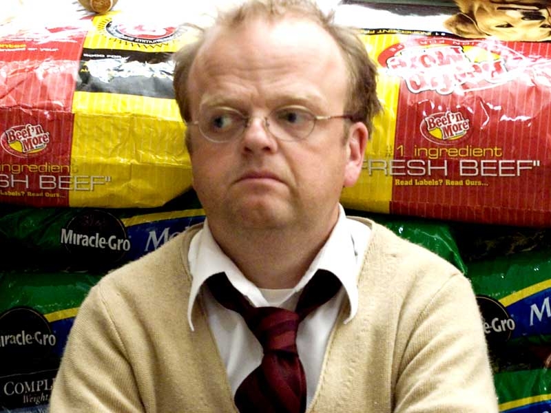 Toby Jones as Ollie Weeks in 'The Mist'