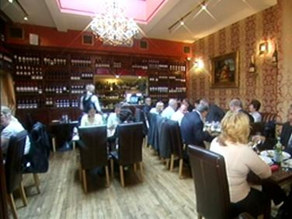 Restaurants - One in three struggling