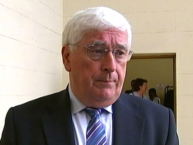 Batt O'Keeffe - Claims 200 teaching jobs will be lost