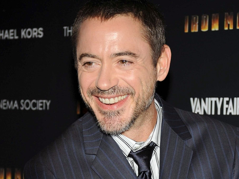 Downey Jr - Knocked out on Sherlock set