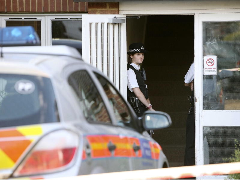 London - Students were found fatally stabbed at flat