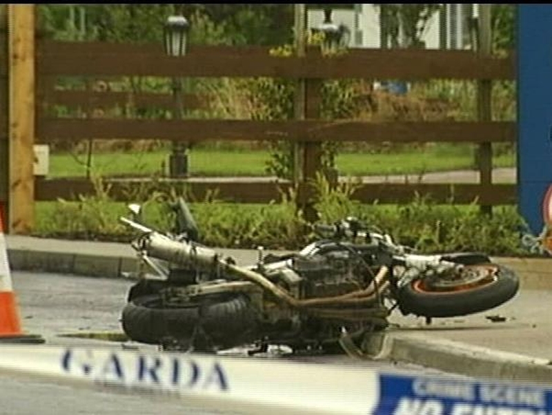 Offaly - 21-year-old killed in crash